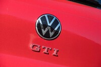 車体に「GOLF」のバッジは備わっておらず、リア中央の一番目立つ位置には「GTI」バッジが貼られている。