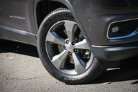 「リミテッド」のタイヤサイズは225/55R18が標準。テスト車にはミシュランのコンフォートタイヤ「プライマシー3」が装着されていた。