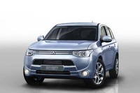 三菱が「アウトランダーPHEV」を公開【パリサロン2012】