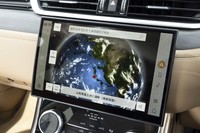 インフォテインメントシステムは、インターネットへの常時接続が可能。Apple CarPlayやAndroid Autoにも対応している。