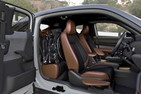 観音開きのドアが特徴の「マツダMX-30」。Bピラーを持たないため、他モデルに比べて車いすの積み込みは容易になっている。