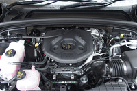 2リッター直4ターボエンジンは最高出力272PS、最大トルク400N・mを発生。8段ATと組み合わされる。