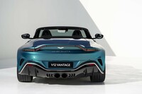 新型「アストンマーティンV12ヴァンテージ ロードスター」がデビューの画像