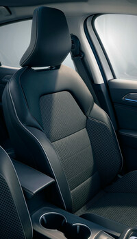 「ルノー・アルカナ」に特別仕様車「アントラクトE-TECHフルハイブリッド」が登場の画像