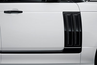 スペシャルな外装の「レンジローバーSVOデザインエディション」登場の画像