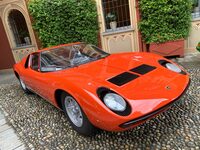 1967年「ランボルギーニ・ミウラP400」。本文中の車両はニューヨークに渡ったが、この個体は新車でロサンゼルスの販売店に引き渡された。2024年5月「コンコルソ・デレガンツァ・ヴィラ・デステ」で。