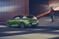 プラグインハイブリッドもラインナップ　新型「プジョー308」がデビューの画像