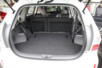 7人乗り仕様車の荷室容量は、フル乗車時で200リッター。写真のように3列目をフラットに畳み、容量を拡大することもできる。