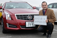 インポーターの方の多くが英語でメッセージを書く中、ゼネラルモーターズ・ジャパン コミュニケーションズディレクターのジョージ・ハンセンさんは、あえて日本語で。「『Cadillac Cafe』には、時々私も足を運んでいます。もし見かけたら、気兼ねなく声をかけてください」