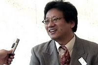 
	写真上：スズキ「ツイン」
	写真下：ツインについて語る、四輪シャシー設計グループ 第一グループ山田光広課長
	 