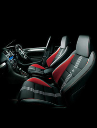 「VWゴルフGTI」が「アディダス」とコラボの画像