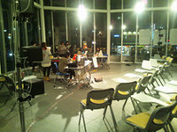 学校の芸術祭での公開収録模様。