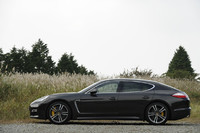 伸びやかなサイドビュー。Cd値（空気抵抗係数）は0.29となっている。