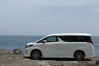 3代目となる現行型の「トヨタ・アルファード」。6年8カ月ぶりにフルモデルチェンジし、2015年1月に発売された。