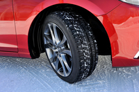 テスト車はいずれもスタッドレスタイヤ（ブリヂストン・ブリザックVRX。「CX-5」はブリザックDM-V1）を履いていた。