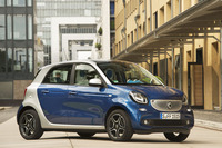 RRレイアウトで復活した「フォーフォー」。ボディーのスリーサイズは3495×1665×1554mm。
    