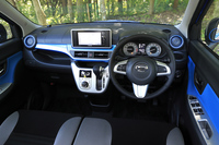 「アクティバGターボ“SA II”」のインテリア。各部のアクセントカラーには、写真のブルーに加え、シルバーやオレンジも用意されている。