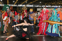 PCゲーム『リーグ・オブ・レジェンズ』のキャラクターに扮（ふん）したコスプレイヤーたち。