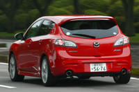 エアロバンパー、リアルーフスポイラー、大径マフラーはMSアクセラの専用アイテム。