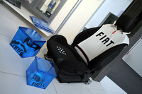 なかなかイカしたシートカバー。