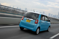 現代の軽自動車らしく「N-ONE」も燃費性能は上々。NA仕様にはアイドリングストップ機構も備わり、FF車では27.0km/リッター（JC08モード）を記録する。