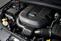 エンジンに関しては、従来モデルから大きな変更はなし。最高出力286psの3.6リッターV6と、352psの5.7リッターV8、468psの6.4リッターV8の3種類がラインナップされる。
    