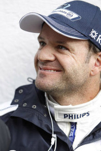 ウィリアムズの大ベテラン、ルーベンス・バリケロが前人未到の300戦目に到達。1993年にジョーダンでデビューし、スチュワート、フェラーリ、ホンダ、ブラウン、ウィリアムズと渡り歩いて現在38歳。この間、通算11勝、14ポールポジション、チャンピオンシップ最高位2位（2002年、2004年）という戦績を記録した。記念すべきレースは、しかし予選7位からオープニングラップで追突、リタイアという残念な結果に。（写真＝Williams）