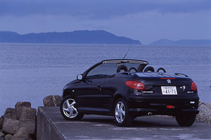 プジョーの新型クーペカブリオレ「207CC」誕生 【ニュース】 - webCG