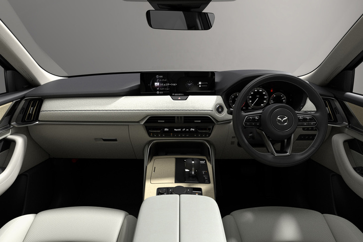 水平基調のダッシュボードや木目調パネル（最上級の「プレミアムモダン」は本木目）で落ち着いた雰囲気が演出された「CX-60」のインストゥルメントパネル。