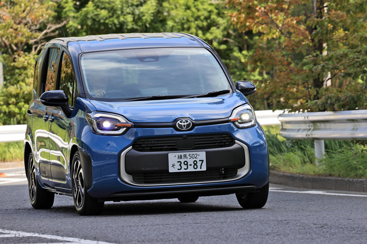 2台目に試乗した「Z 5人乗り」。純ガソリン車はハイブリッド車に対し、仕様に応じて60～70kg軽量となる。