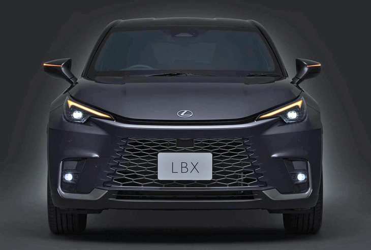 「ユニファイドスピンドル」と呼ばれるデザインが採用されたフロントフェイス。「低重心で見ごたえある存在感」が表現されている。