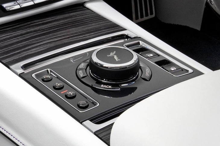 ロールス・ロイス・ゴースト（インフォテインメントシステムの操作スイッチ）