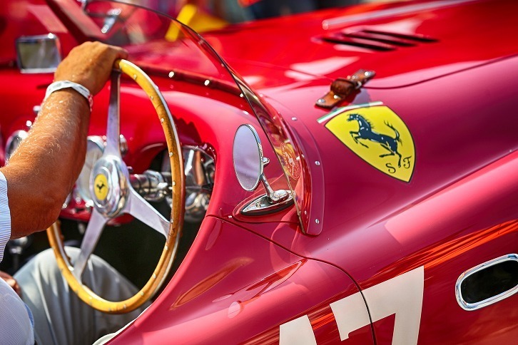 マラネッロの市街地で行われたフェラーリパレードの様子。