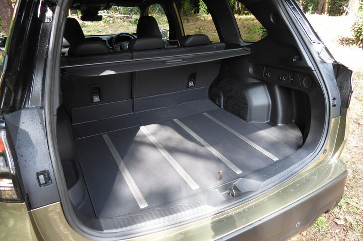 スバル・フォレスターX-BREAK S：HEV EX（ラゲッジスペース）