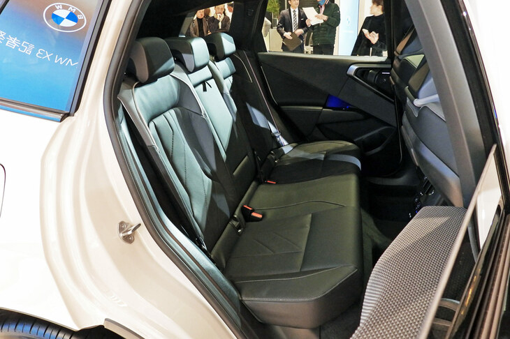 BMW X3 M50 xDrive（リアシート）