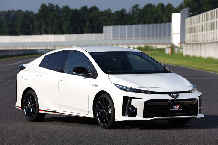 トヨタ・プリウスPHV S“ナビパッケージ・GRスポーツ”