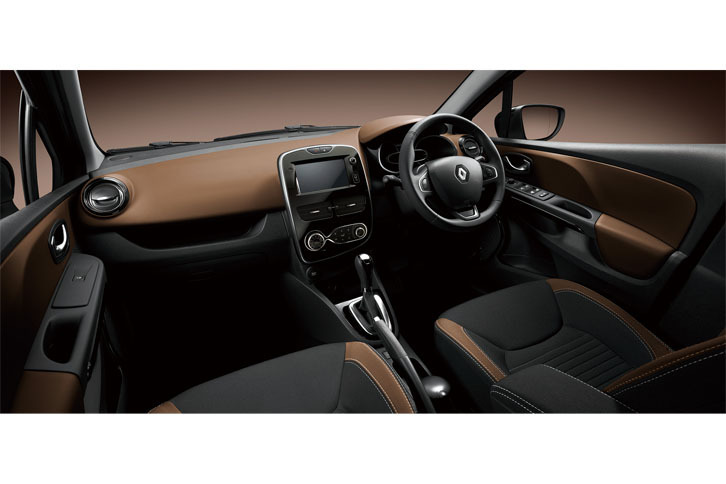 インテリアカラーは「マロン」。