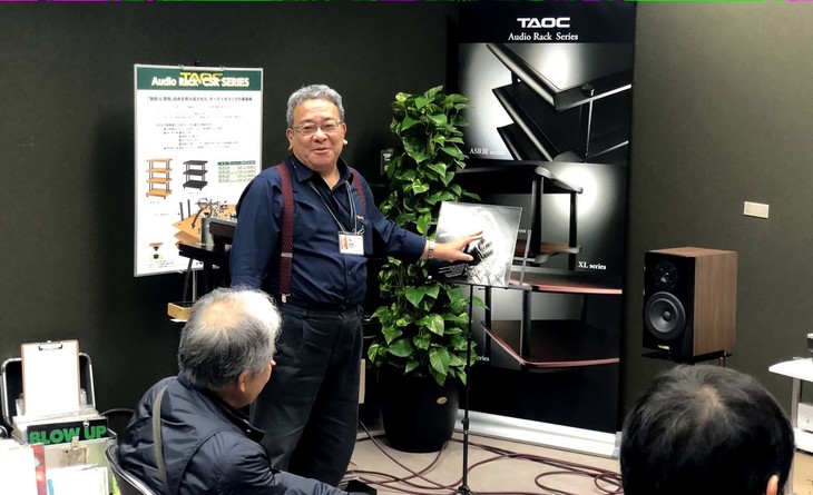 アイシン高丘のオーディオ関連用品ブランド、TAOCの試聴ルーム。熟練スタッフの軽妙な語りとともに展開していた。