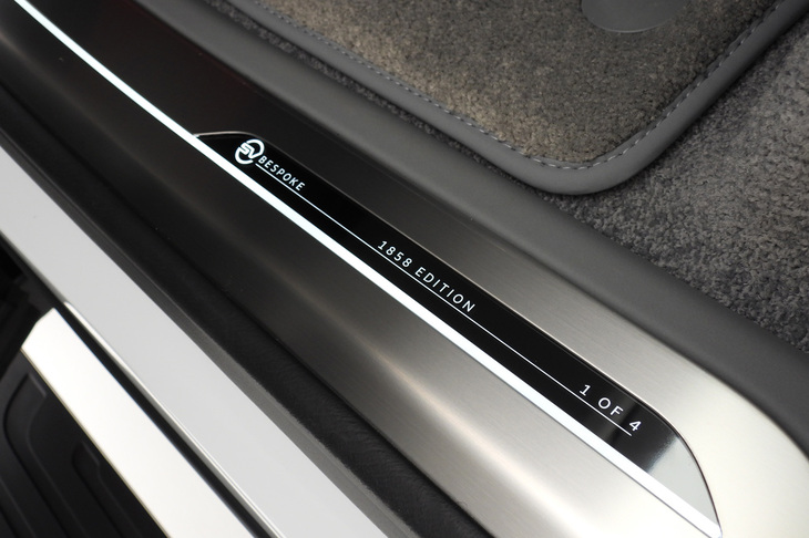 レンジローバーSVビスポーク1858エディション（サイドシルプレート）