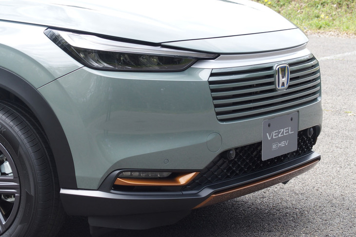 ホンダ・ヴェゼルe：HEV X HuNTパッケージ（フロントグリル）