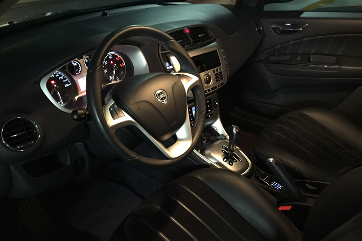 「ランチア・デルタ」の内装。