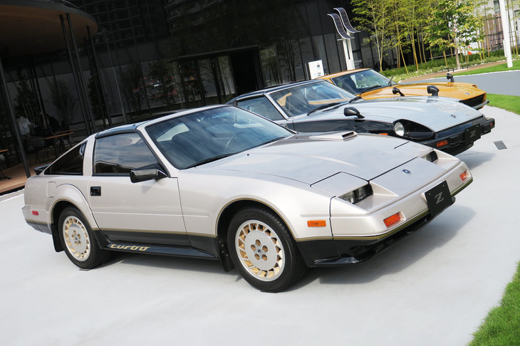 会場に展示された、歴代の「日産フェアレディZ」。