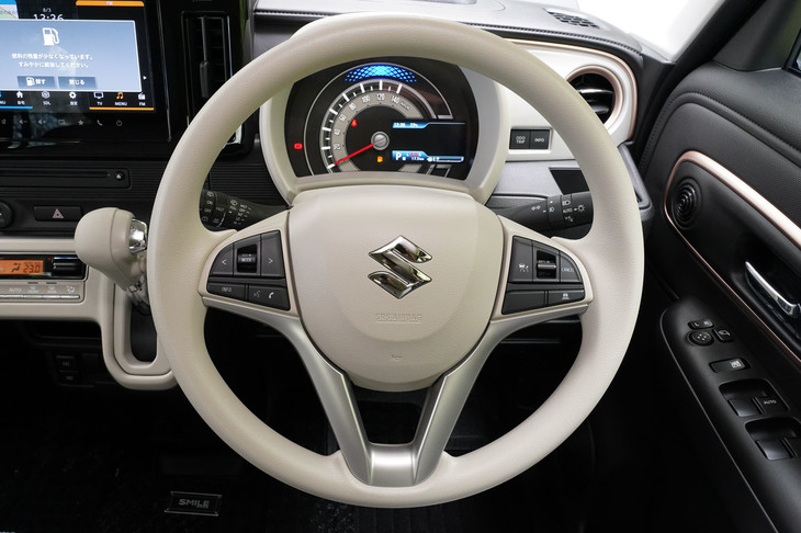 スズキ・ワゴンRスマイル ハイブリッドX（ステアリングホイール）