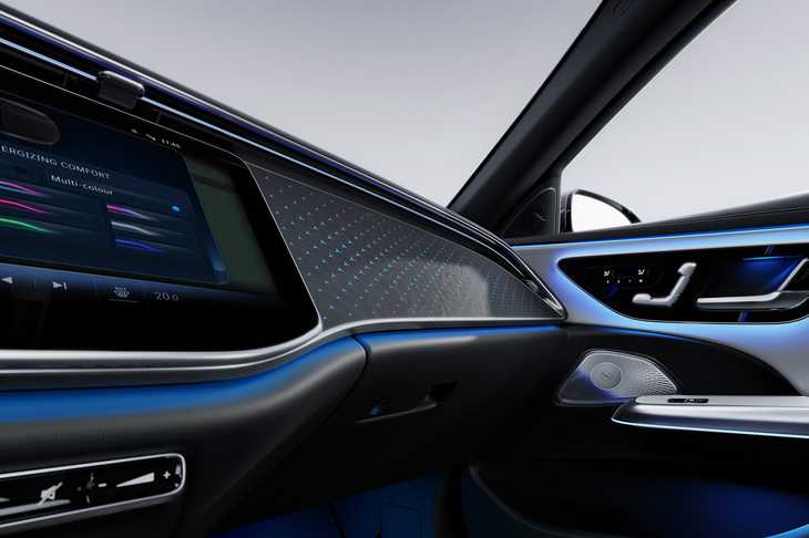 メルセデス・ベンツEクラス（インストゥルメントパネルまわり）