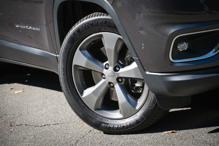 「リミテッド」のタイヤサイズは225/55R18が標準。テスト車にはミシュランのコンフォートタイヤ「プライマシー3」が装着されていた。