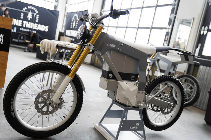 スウェーデンの新興電動バイクブランド、CAKEが発売予定の電動バイク「KALK」も出展。MTBとバイクの中間的なスタイルを採用しており、新しい価値観を持った電動バイクとして話題となっている。