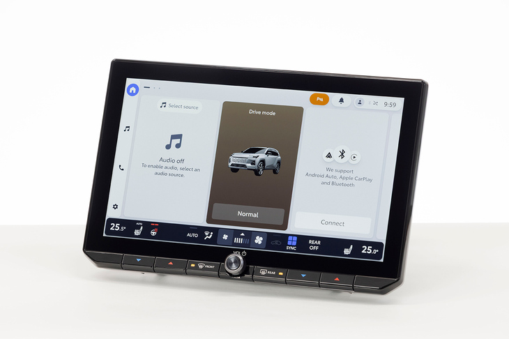 「トヨタRAV4」に搭載されるパナソニック オートモーティブシステムズ製のIVI。トヨタのソフトウエアプラットフォーム「アリーン」と連携するソフトウエアを搭載しており、運転支援システムを含む車載機能の通信アップデートにも対応している。