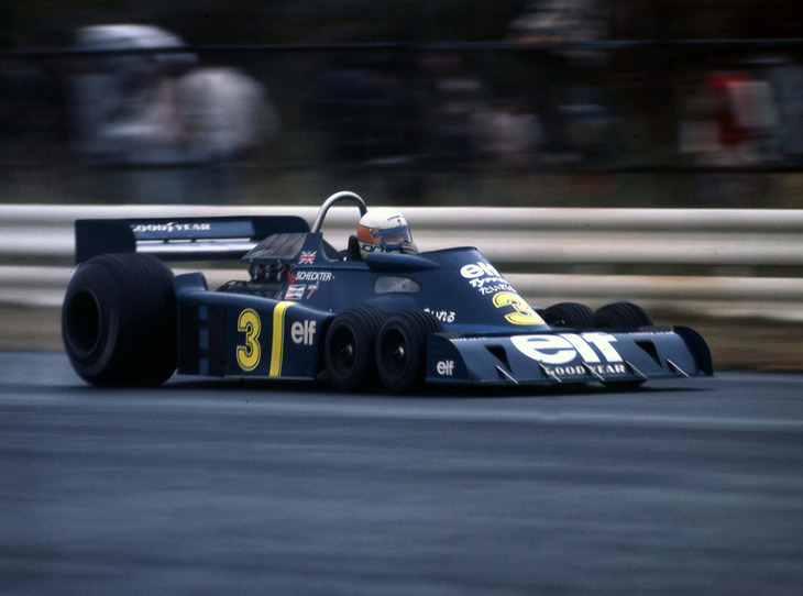 参加車両の中には、日本戦専用に“おめかし”したものも。ドゥパイエやシェクターが駆った「ティレルP34」には、ボディーの各所にひらがなで「たいれる」と書かれていた。ちなみに決勝ではドゥパイエが2位入賞。シェクターはオーバーヒートでリタイアしている。（写真：FUJI SPEEDWAY）