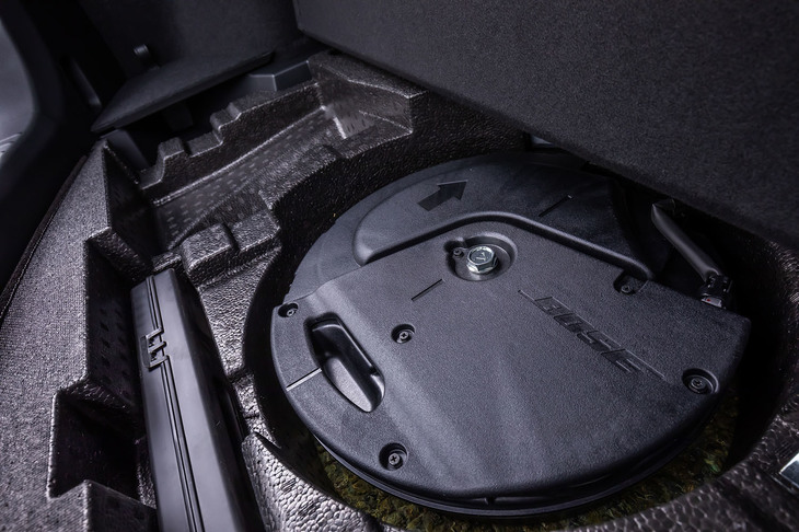 試乗車には、12スピーカーを備えるボーズサウンドシステムがオプション装着されていた。以前より低音を強調しない、ナチュラルなセッティングになったように感じた。