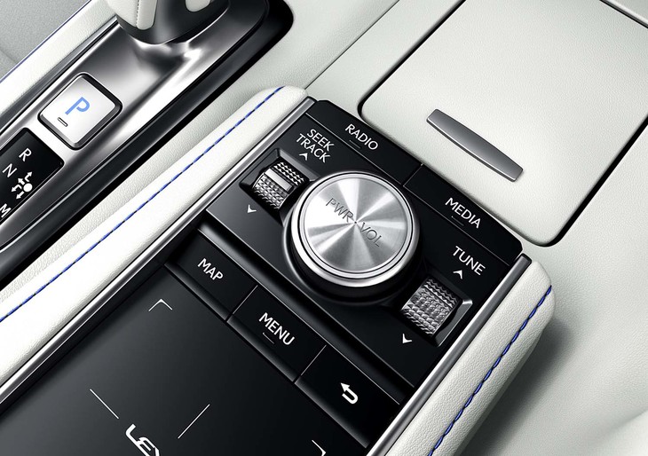 レクサスLC500 コンバーチブルモデル（オーディオの操作スイッチ）